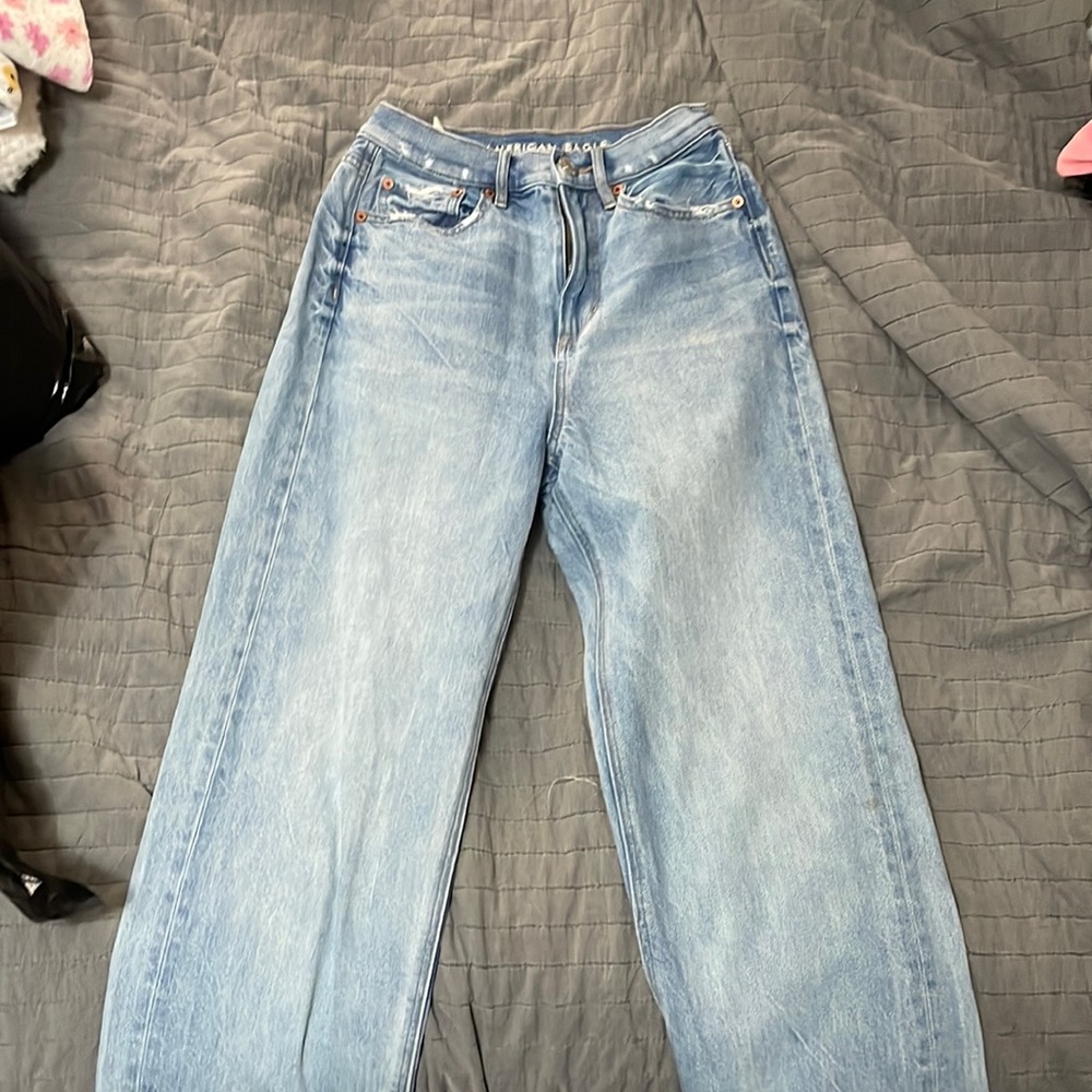 American Eagle Womens high wasted baggy mom Jeans